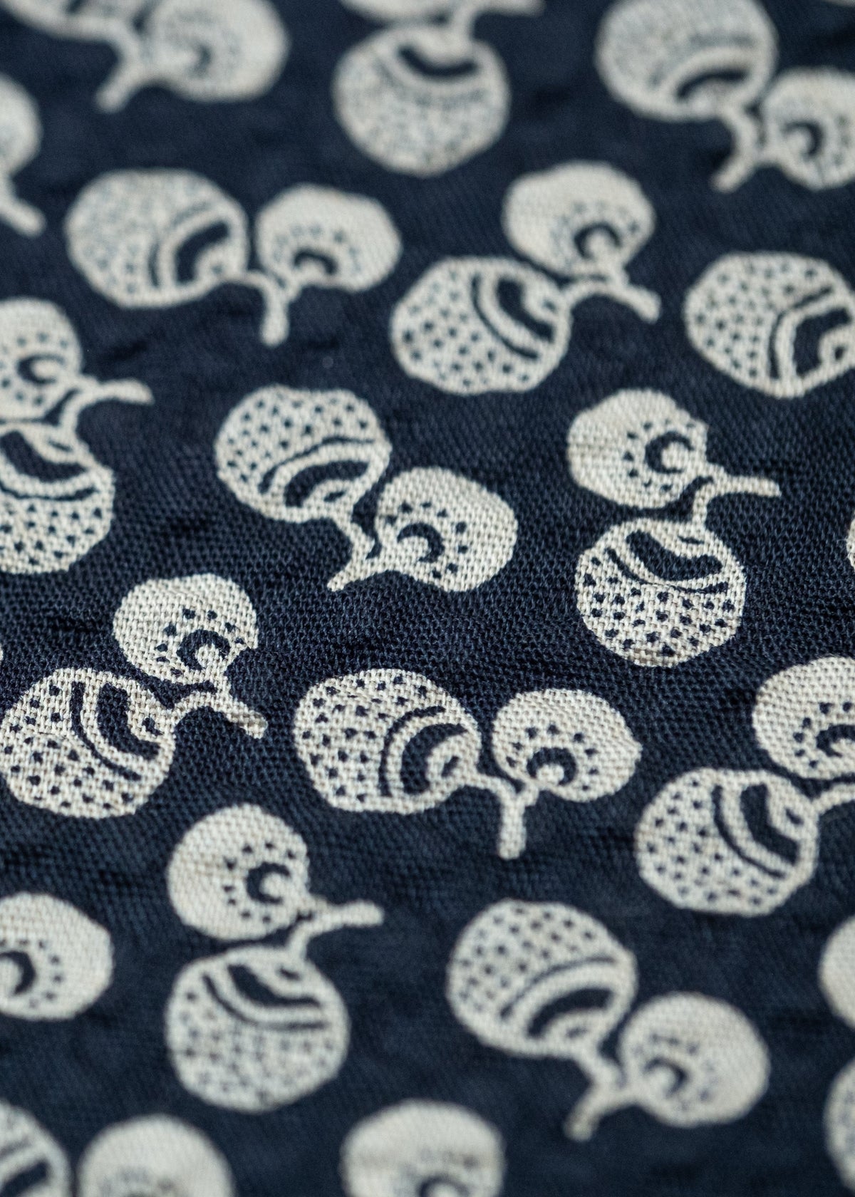 Merchant &amp; Mills Donguri Organic Seersucker in Navy Nut