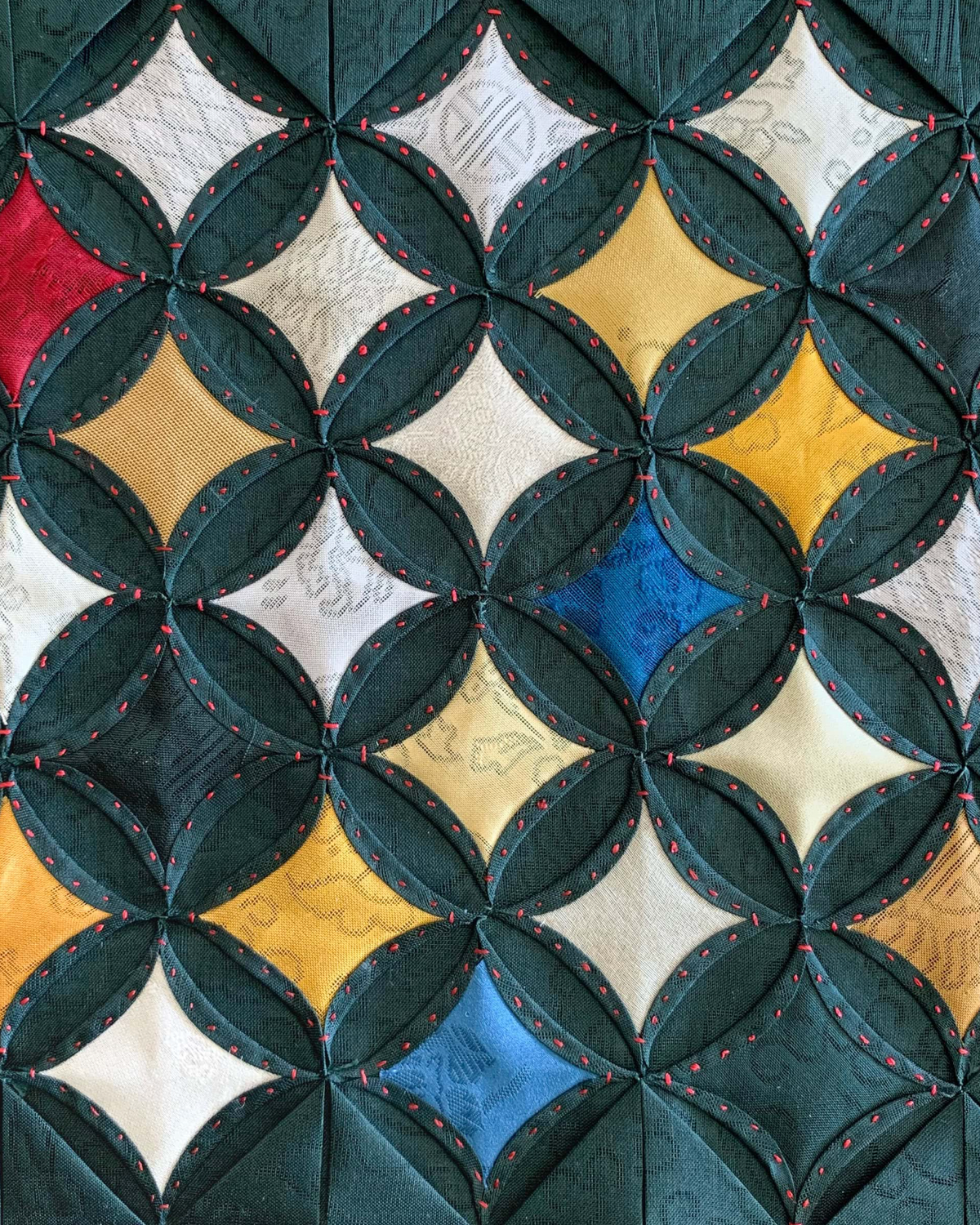 Yeoujimunbo, 여의주문 (Cathedral Window)